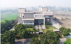 Tdi Club Retreat Kundli